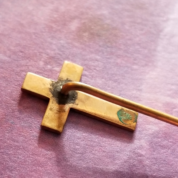 Relisted -Vintage cross stick pin gold tone crucifix brooch - Picture 15 of 16